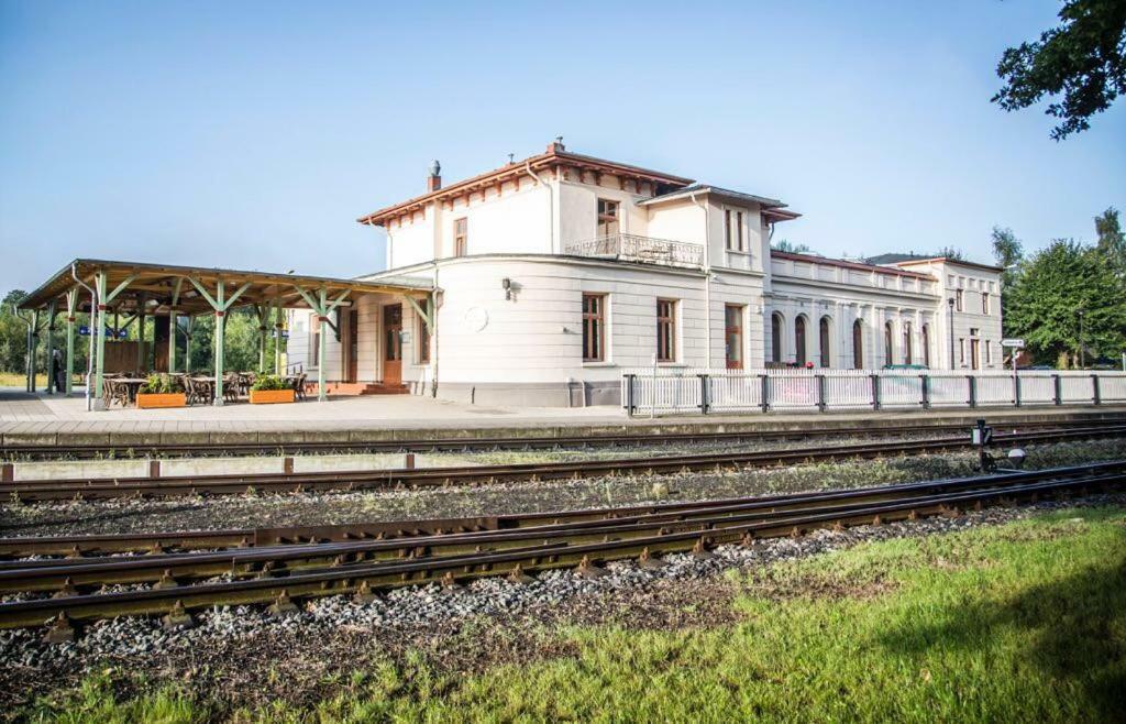 Nostalgischer Kaiserbahnhof Bad Doberan Bagian luar foto